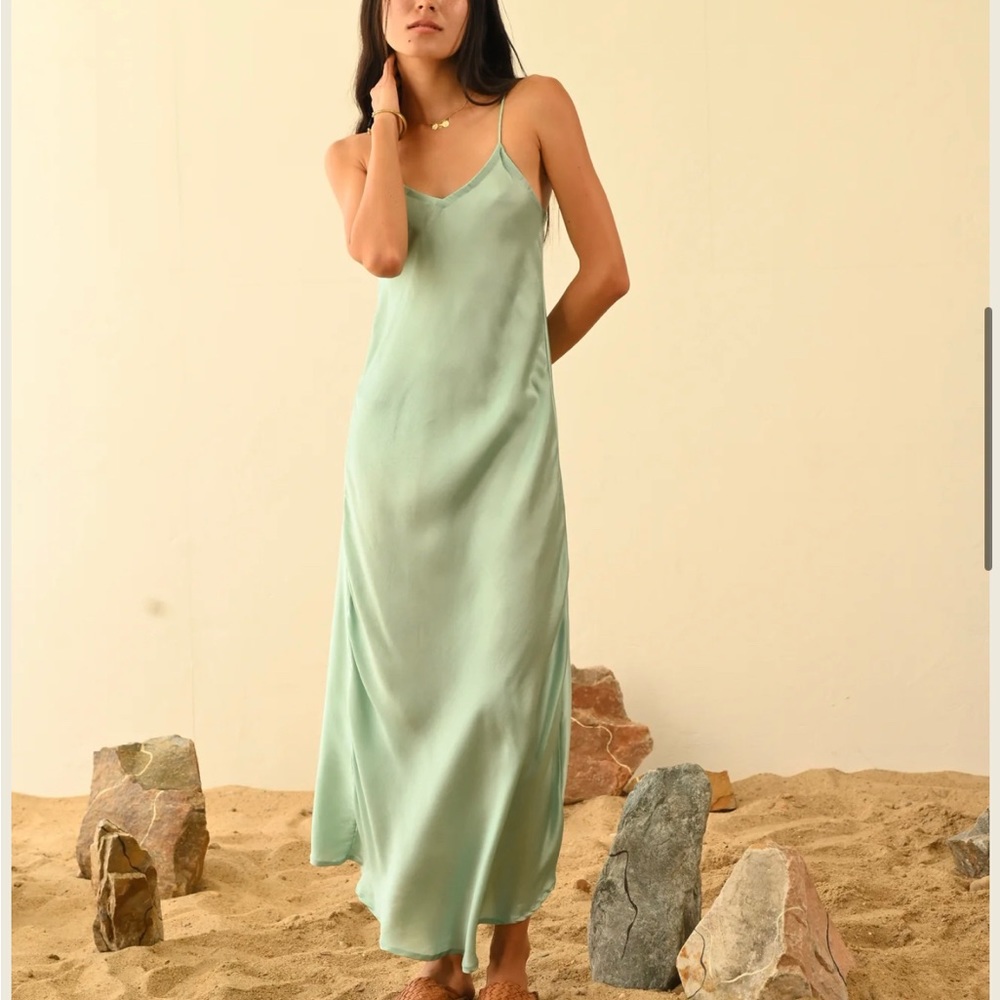 Vegan Silk Slip Dress 💗 The White Raven: Champagne S 🥂